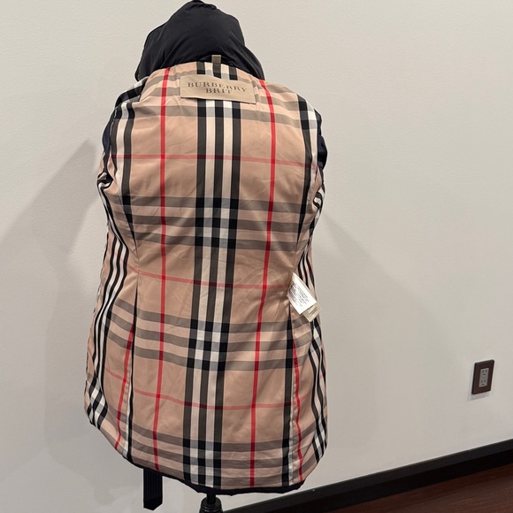 Burberry Quilted Navy Blue Puffer Coat with Belt and removable hood. Authentic - Picture 13 of 16